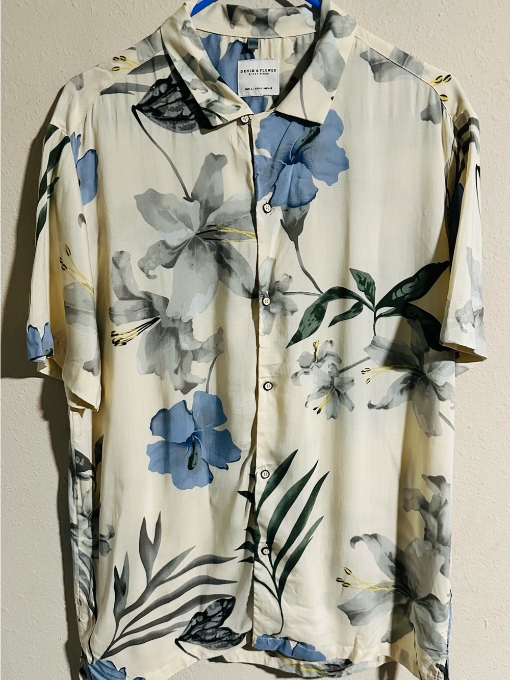 Denim & Flower Cream Floral Short-Sleeve Button-Down Shirt with Blue Accents
